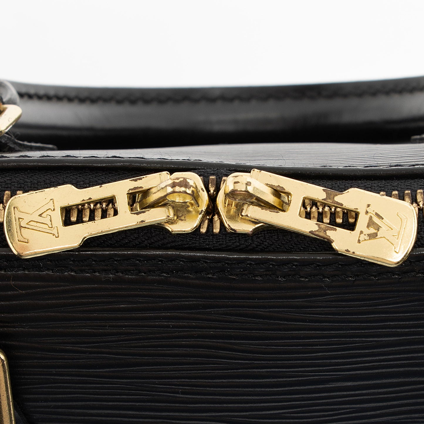 Louis Vuitton Vintage Epi Leather Alma PM Satchel (SHF-qF5Oee)