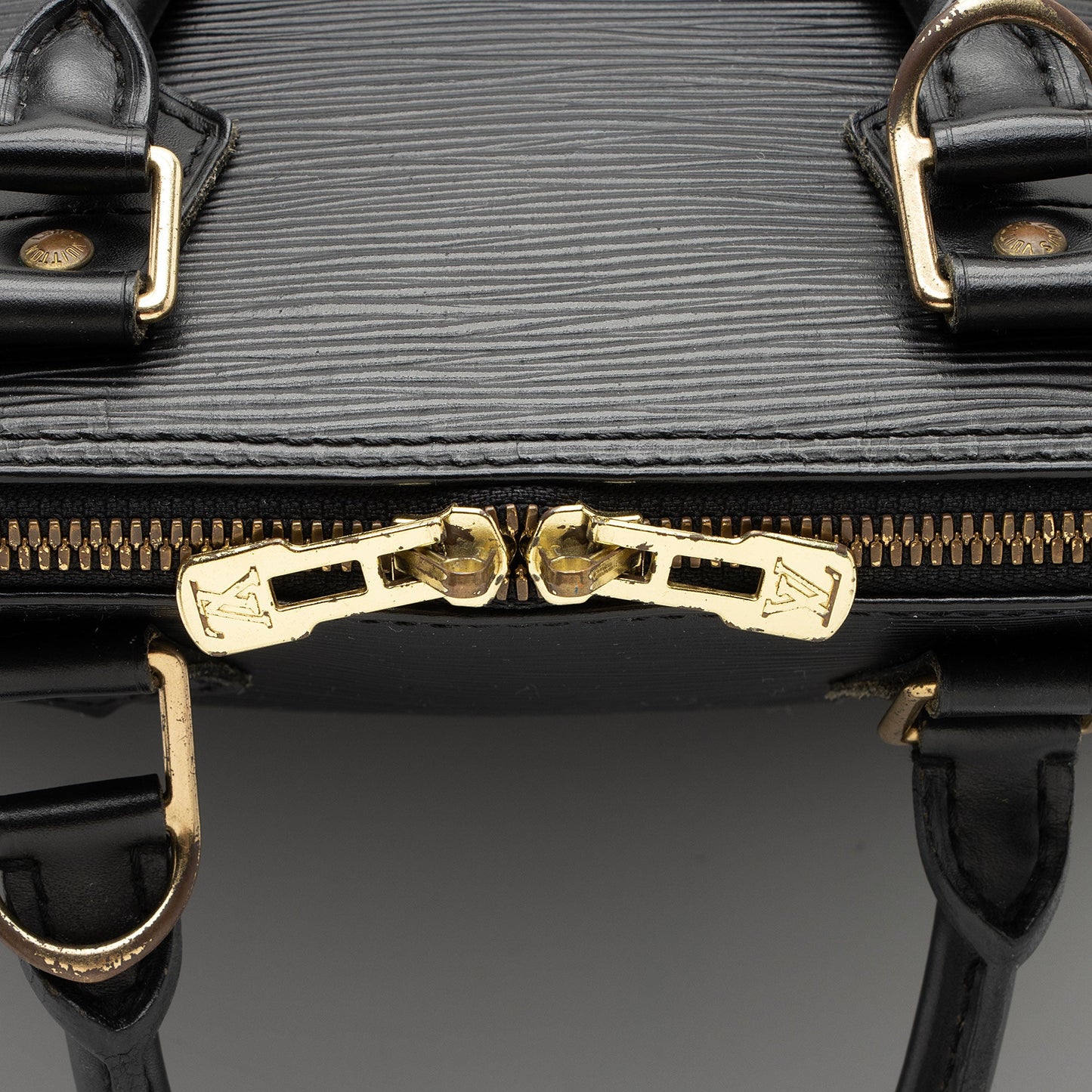 Louis Vuitton Vintage Epi Leather Alma PM Satchel (SHF-I4bcmY)