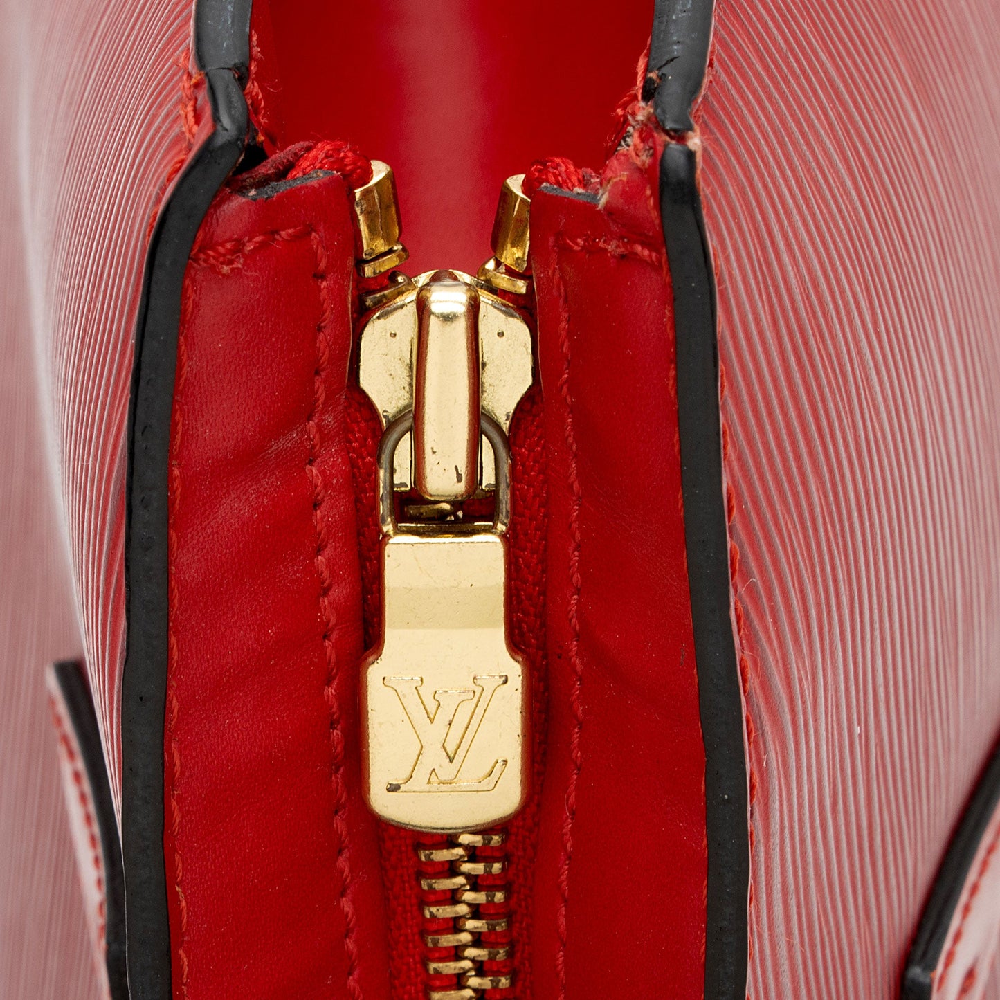 Louis Vuitton Vintage Epi Leather St. Jacques GM Shoulder Bag (SHF-pXWtO8)