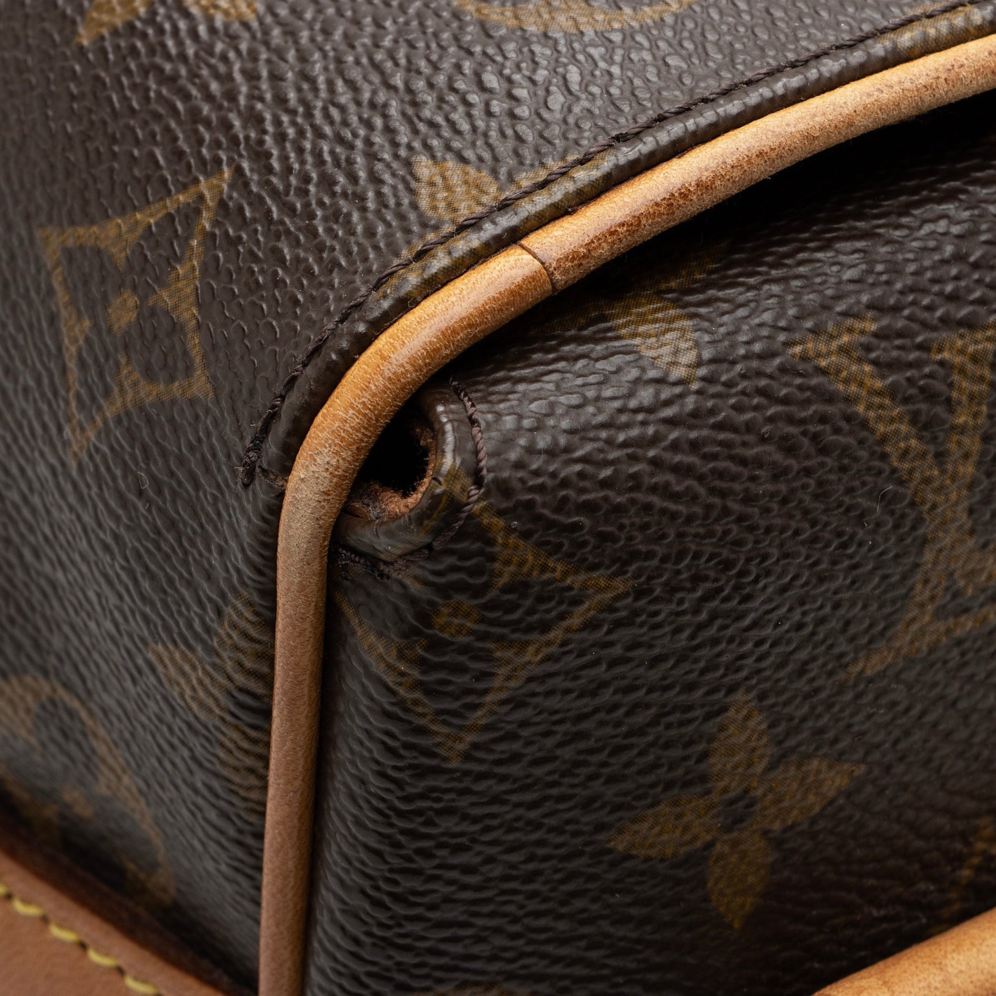 Louis Vuitton Vintage Monogram Canvas Abbesses Messenger Bag (SHF-22794)