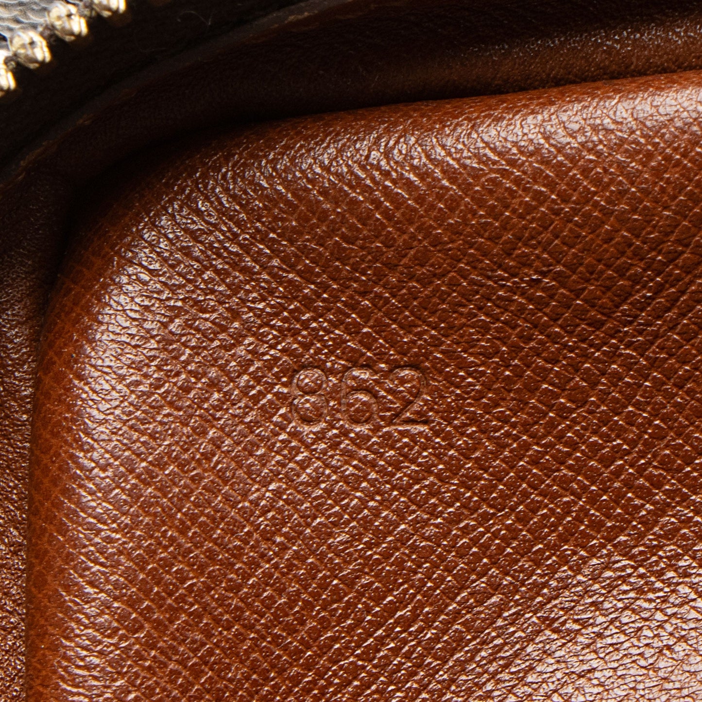Louis Vuitton Vintage Monogram Canvas Amazone Mini Messenger (SHF-DKKsP5)