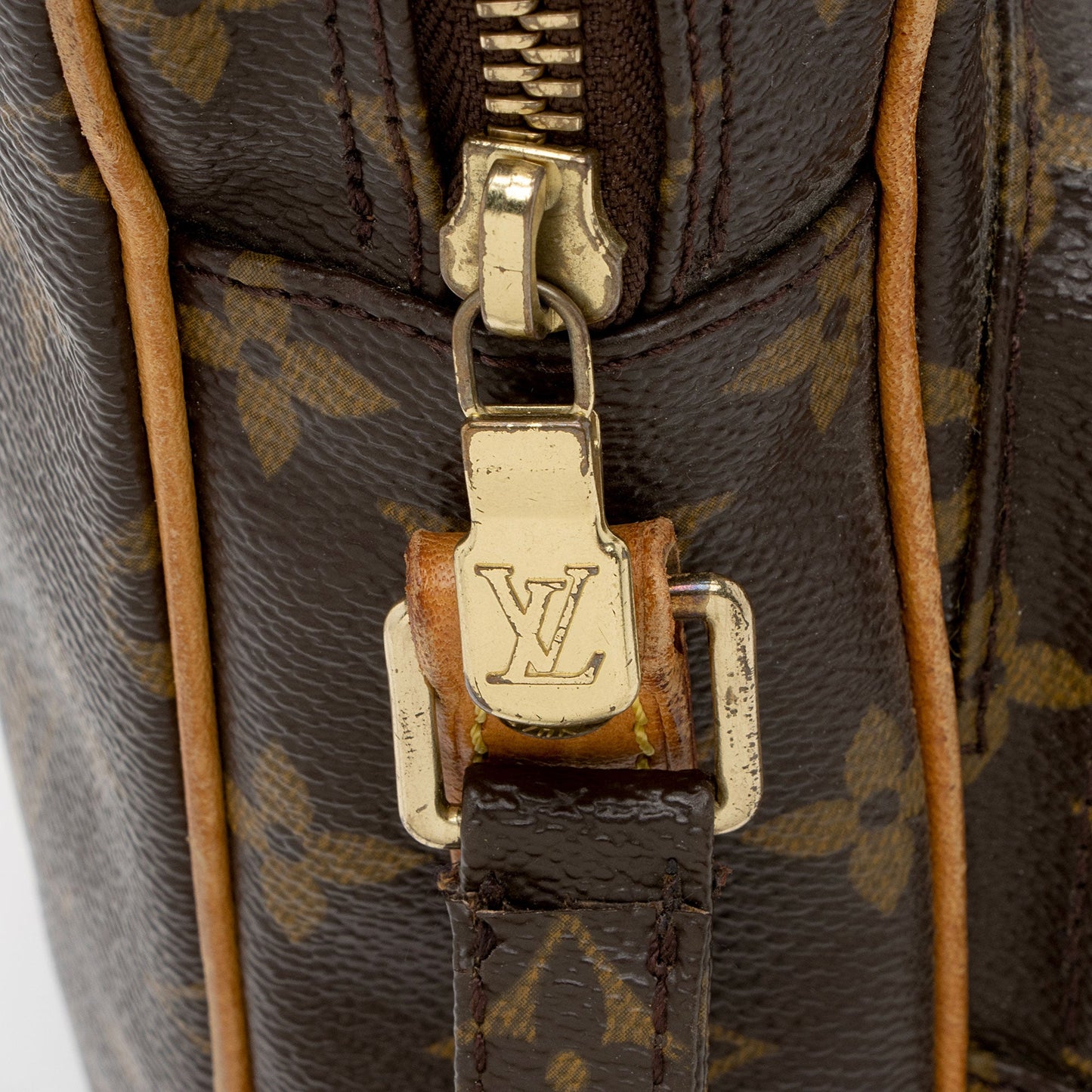 Louis Vuitton Vintage Monogram Canvas Amazone Shoulder Bag (SHF-Xkypgp)