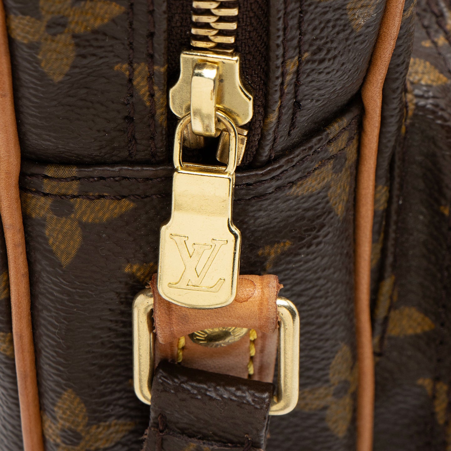 Louis Vuitton Vintage Monogram Canvas Amazone Shoulder Bag (SHF-YcIzIM)