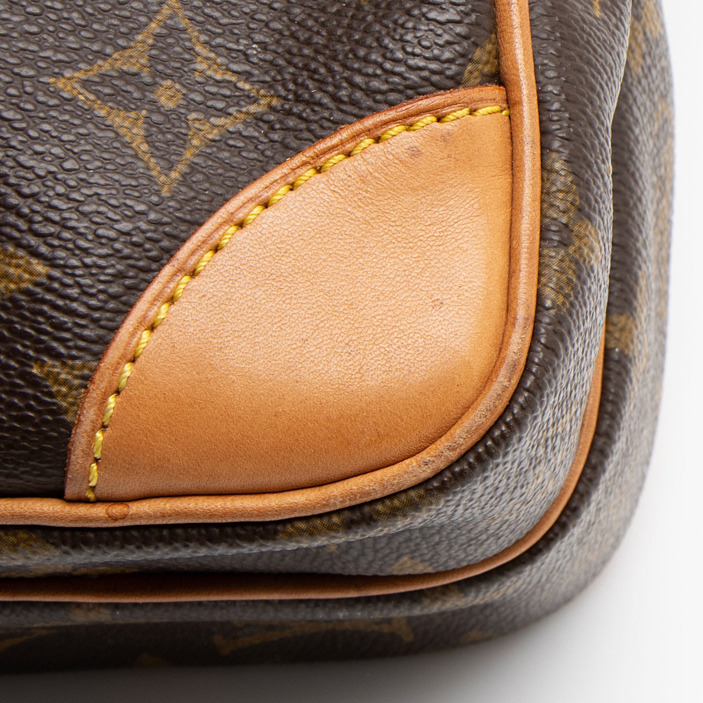 Louis Vuitton Vintage Monogram Canvas Amazone Shoulder Bag (SHF-YcIzIM)
