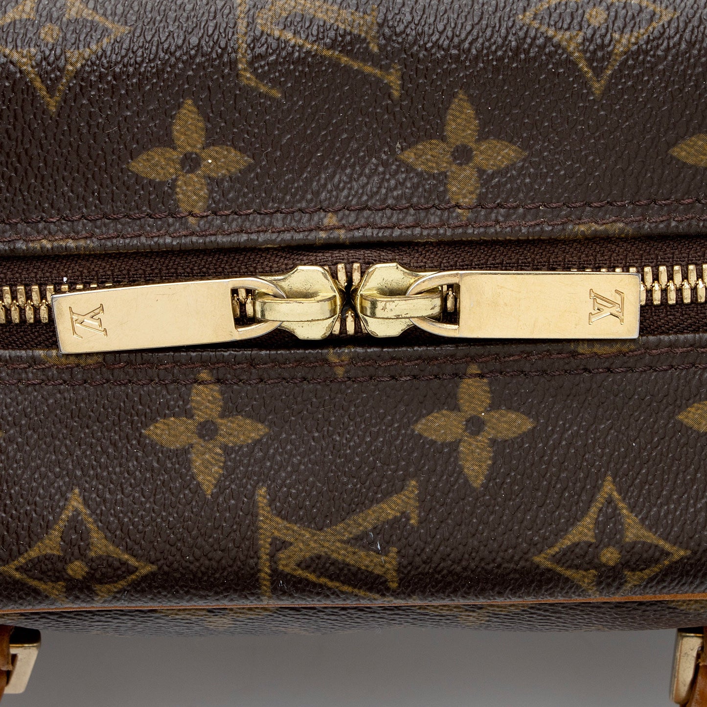 Louis Vuitton Vintage Monogram Canvas Cite MM Shoulder Bag (SHF-rVfRsp)