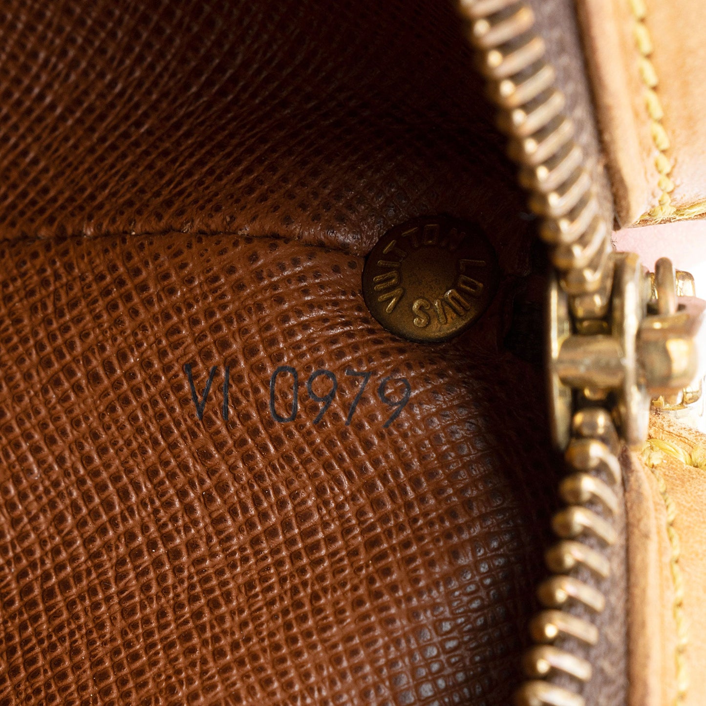 Louis Vuitton Vintage Monogram Canvas Drouot Shoulder Bag (SHF-mx5r7z)