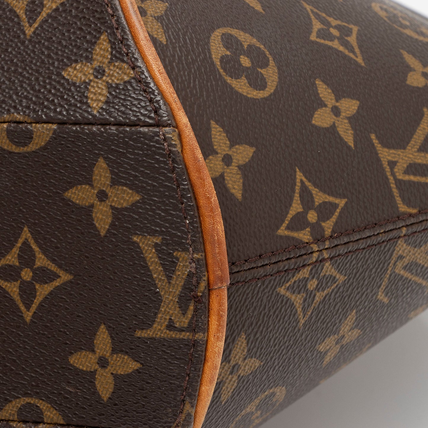 Louis Vuitton Vintage Monogram Canvas Ellipse MM Satchel (SHF-Q5YnDH)