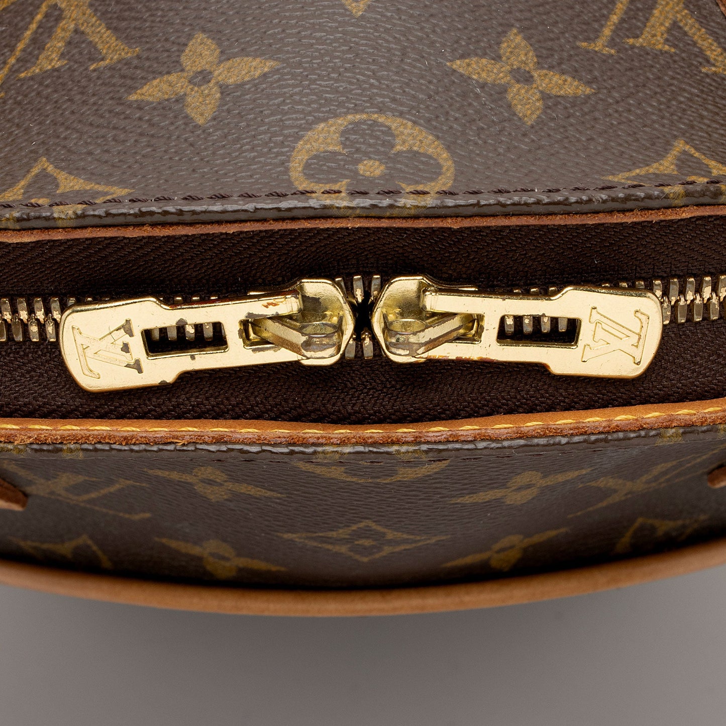 Louis Vuitton Vintage Monogram Canvas Ellipse PM Satchel (SHF-of2iF7)