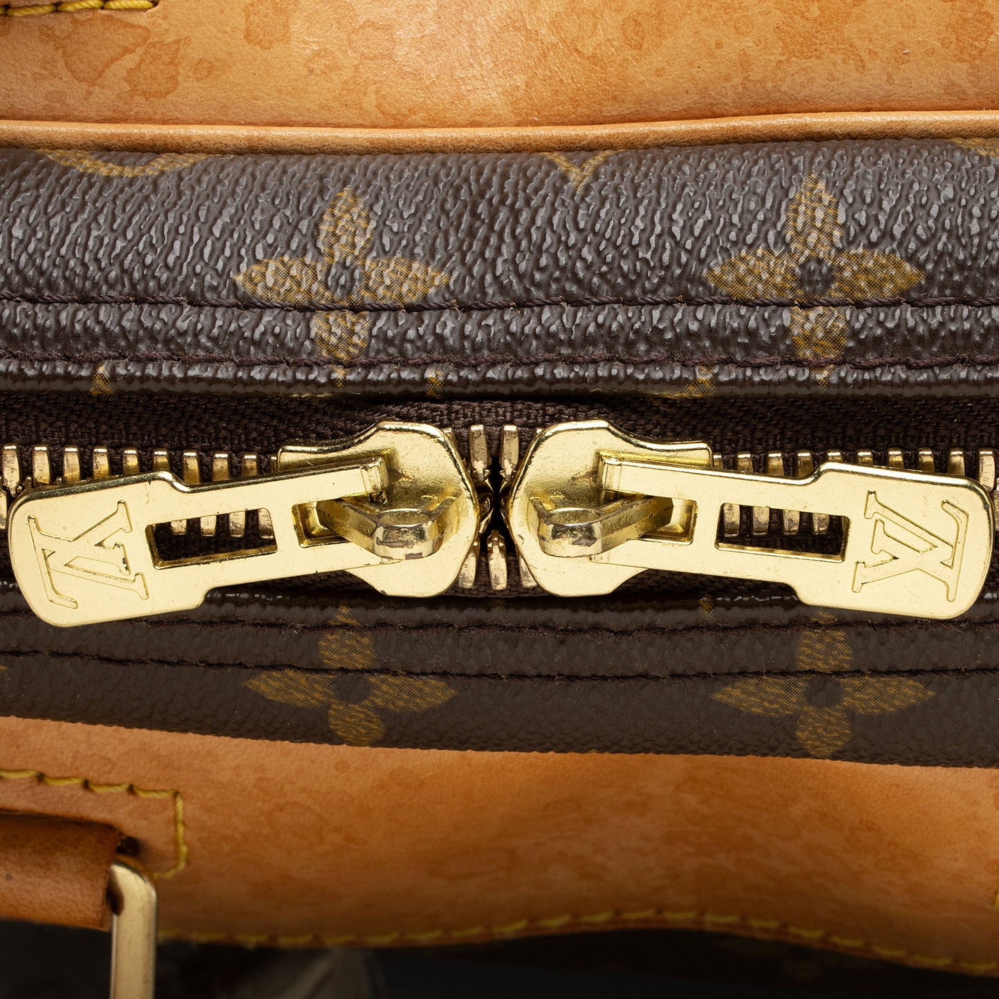Louis Vuitton Vintage Monogram Canvas Evasion Weekender (SHF-oqME35)