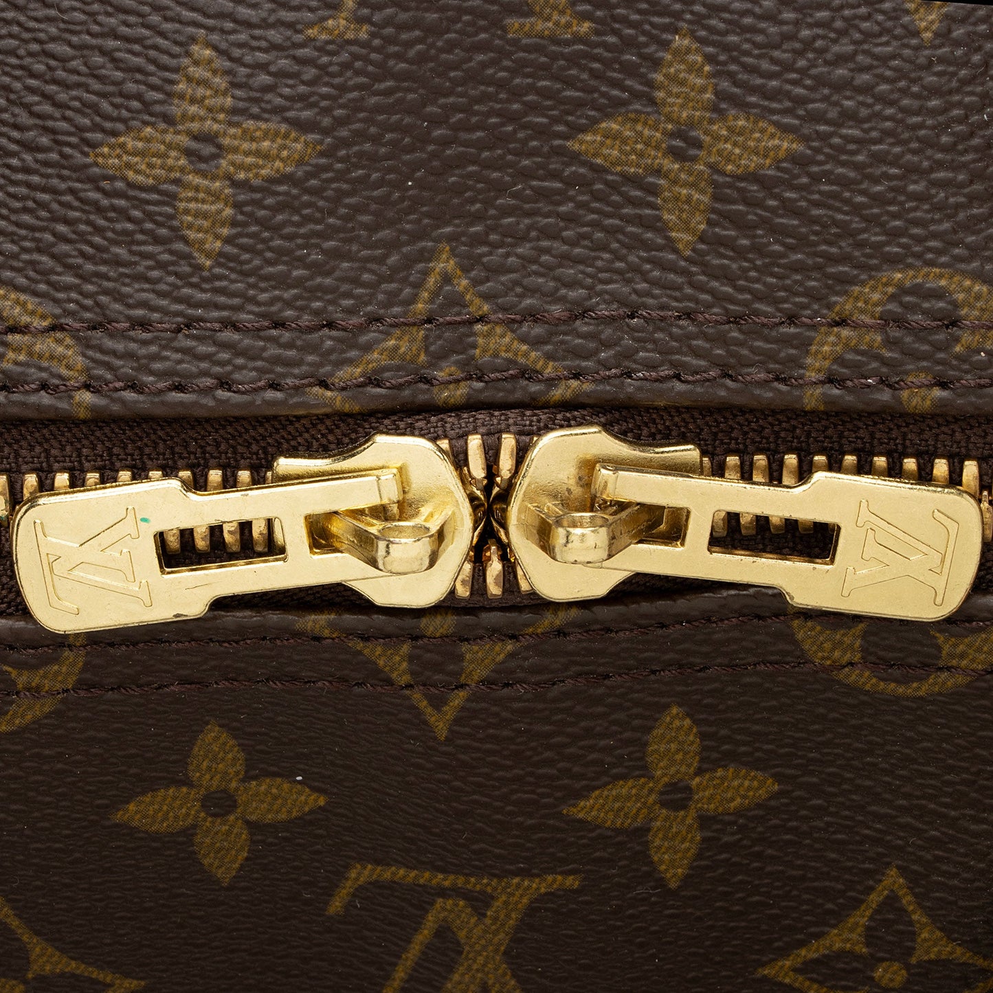 Louis Vuitton Vintage Monogram Canvas Keepall 55 Duffle Bag (SHF-xIA279)