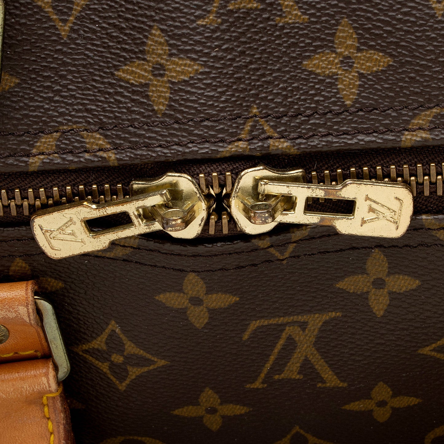 Louis Vuitton Vintage Monogram Canvas Keepall 55 Duffle Bag (SHF-z3uo3H)