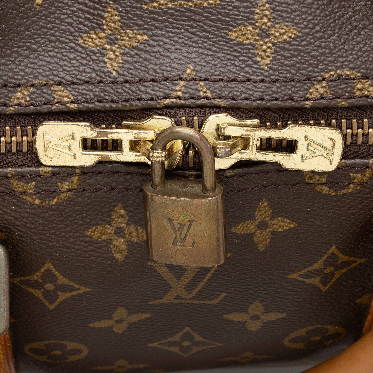 Louis Vuitton Vintage Monogram Canvas Keepall Bandouliere 55 Duffle Bag (SHF-tXtvqY)