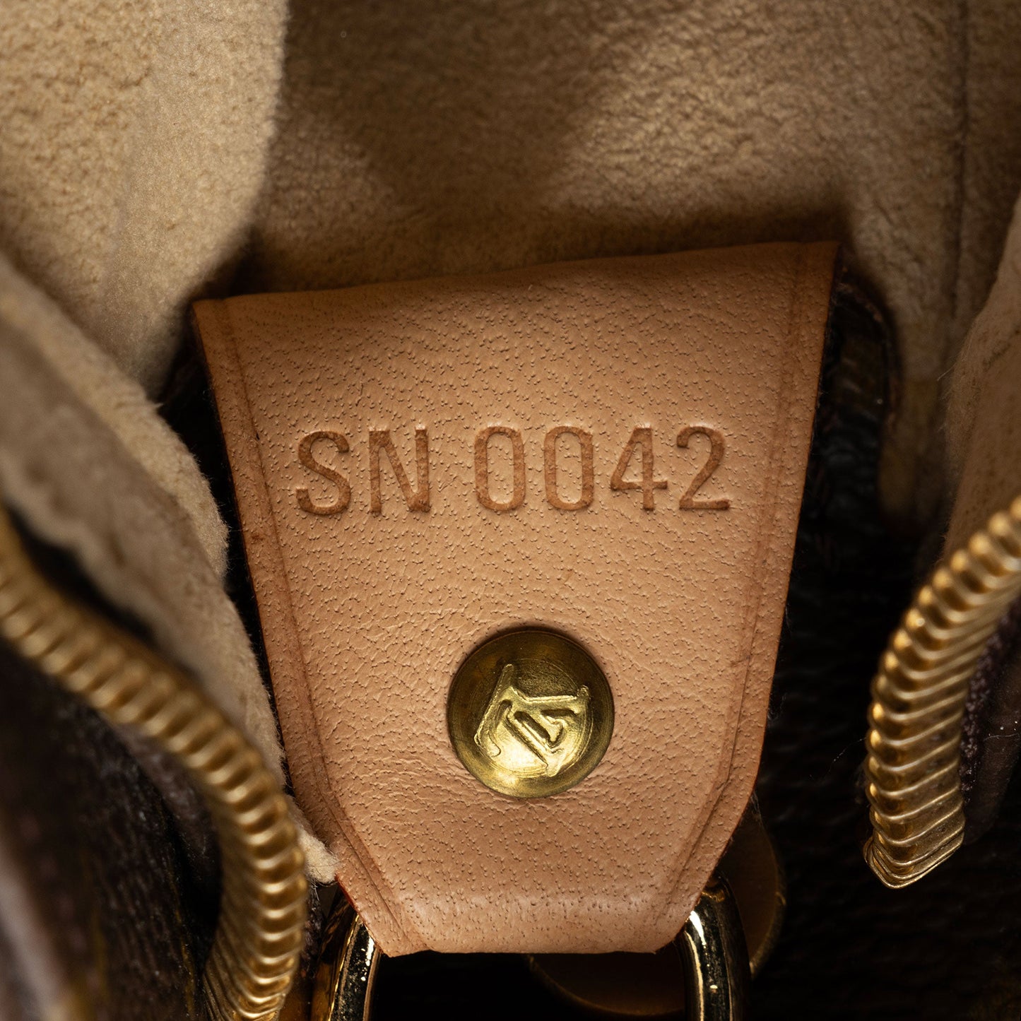 Louis Vuitton Vintage Monogram Canvas Looping GM Shoulder Bag (SHF-MUZTcv)