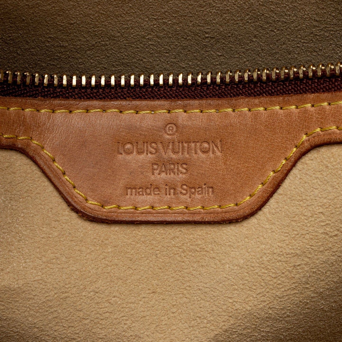 Louis Vuitton Vintage Monogram Canvas Looping GM Shoulder Bag (SHF-F5ph8C)