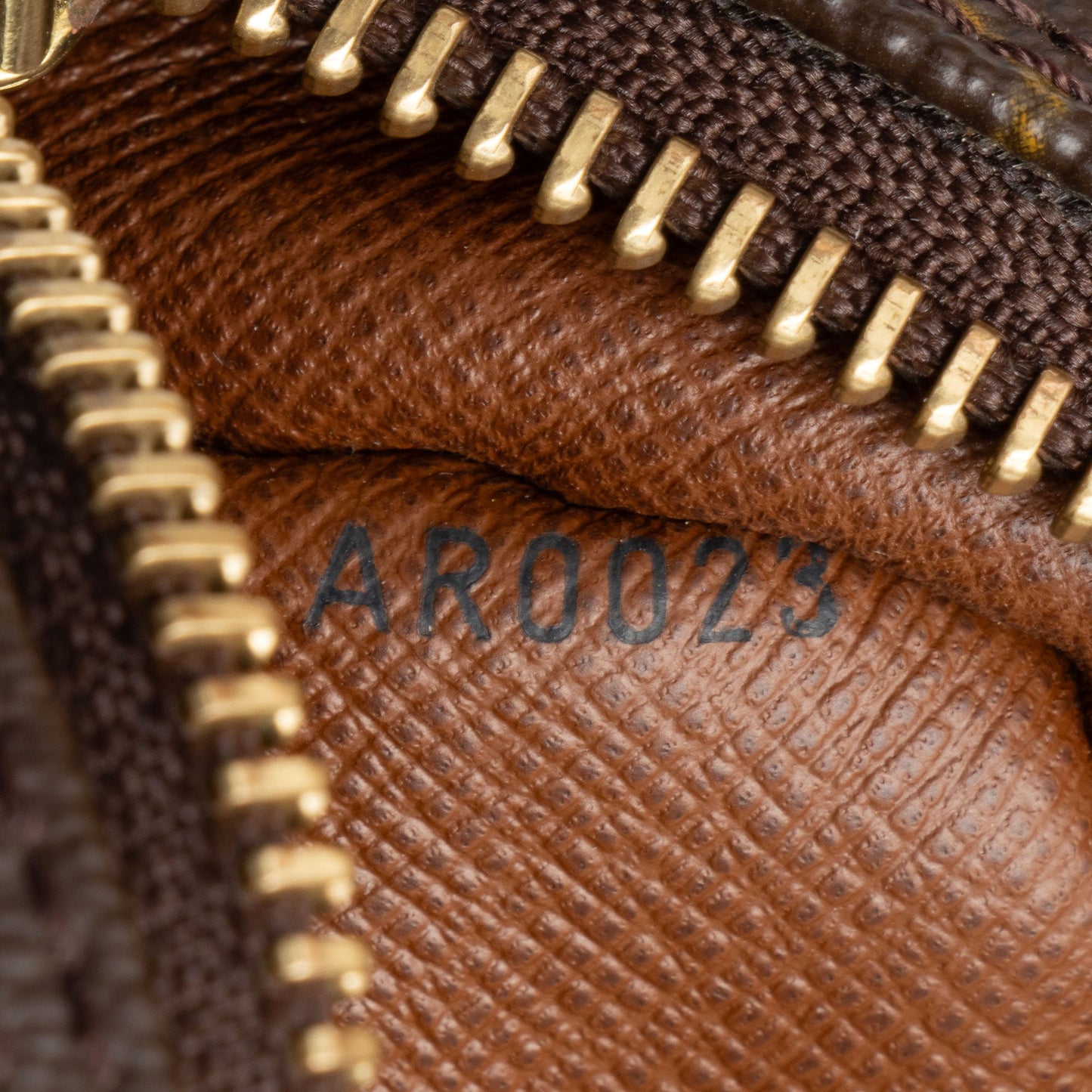 Louis Vuitton Vintage Monogram Canvas Nile MM Messenger