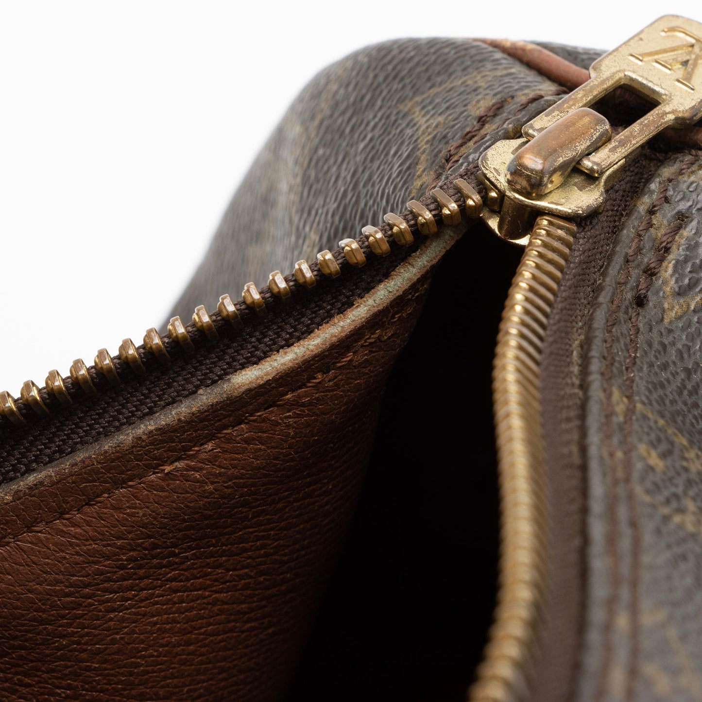 Louis Vuitton Vintage Monogram Canvas Papillon 26 Satchel -  (SHF-R3uOKz)