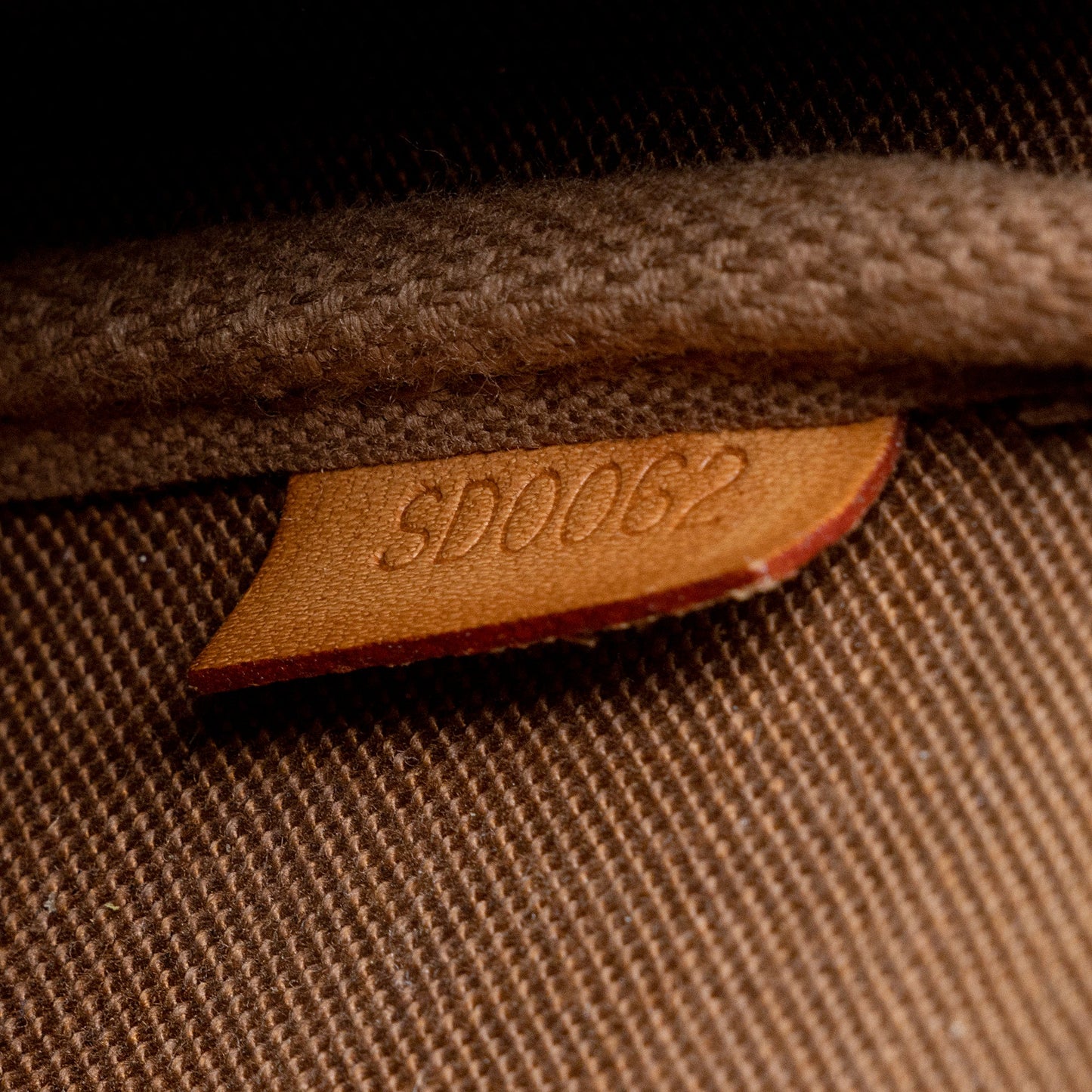 Louis Vuitton Vintage Monogram Canvas Pochette Accessoires (SHF-22173)