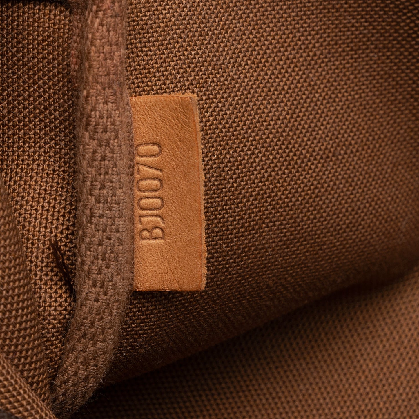 Louis Vuitton Vintage Monogram Canvas Pochette Accessoires (SHF-aa4oIM)