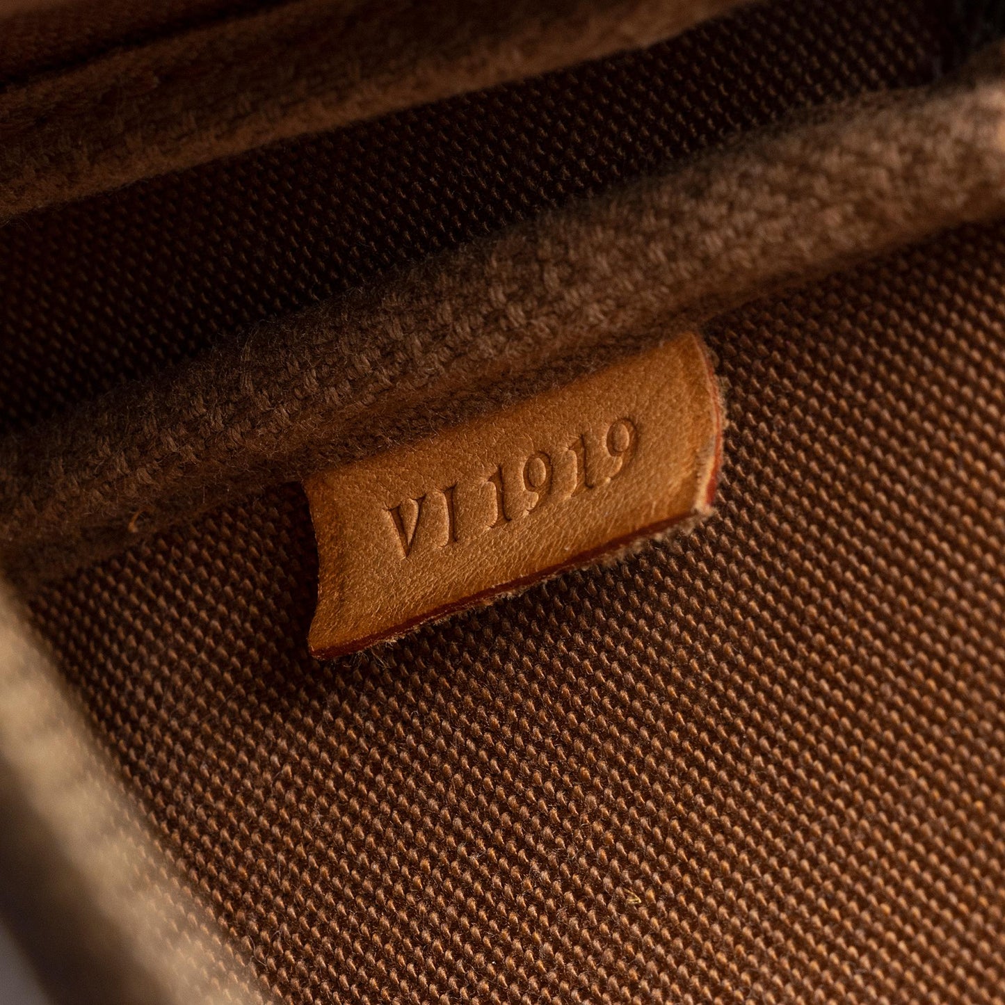 Louis Vuitton Vintage Monogram Canvas Pochette Accessoires (SHF-5KeIJ0)