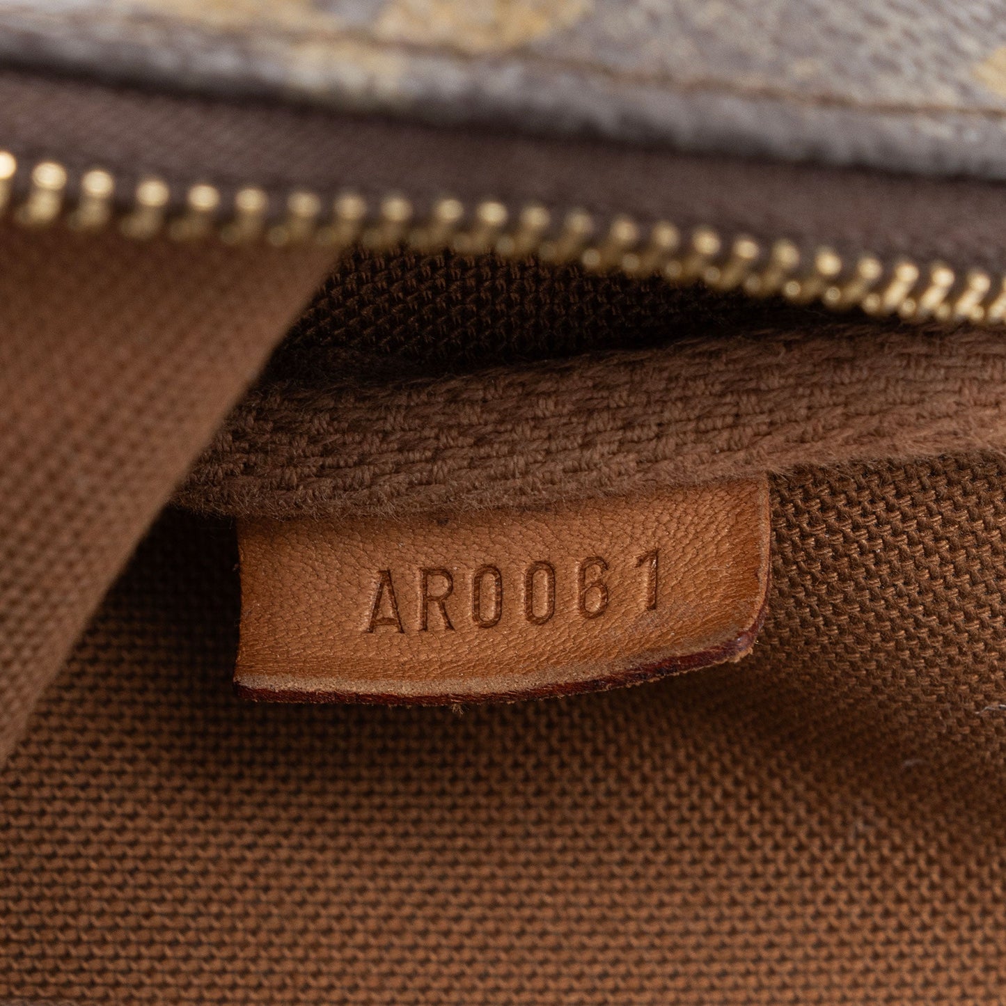Louis Vuitton Vintage Monogram Canvas Pochette Accessoires (SHF-WaFhRd)