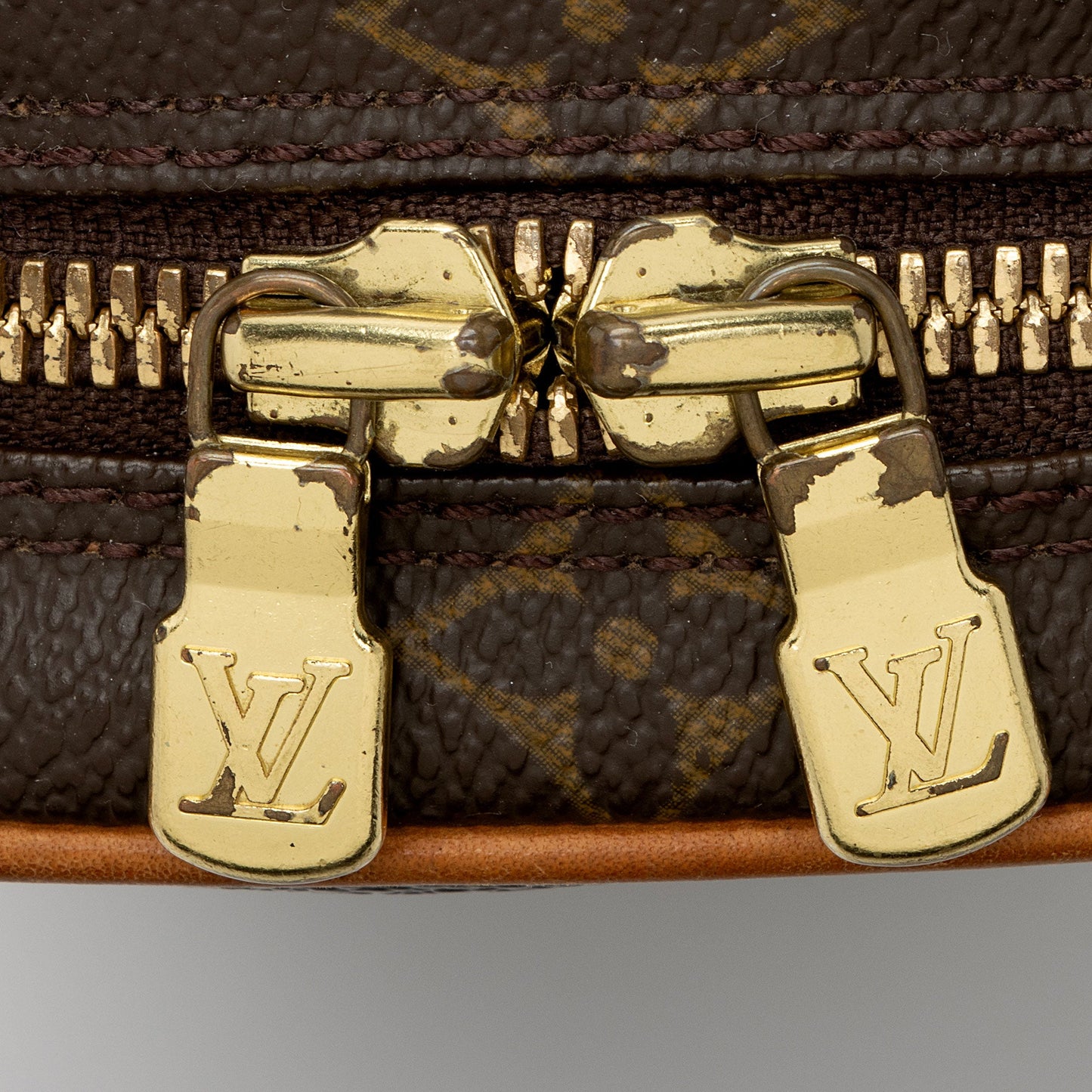 Louis Vuitton Vintage Monogram Canvas Pochette Gange Sling Bag (SHF-BjNVCp)