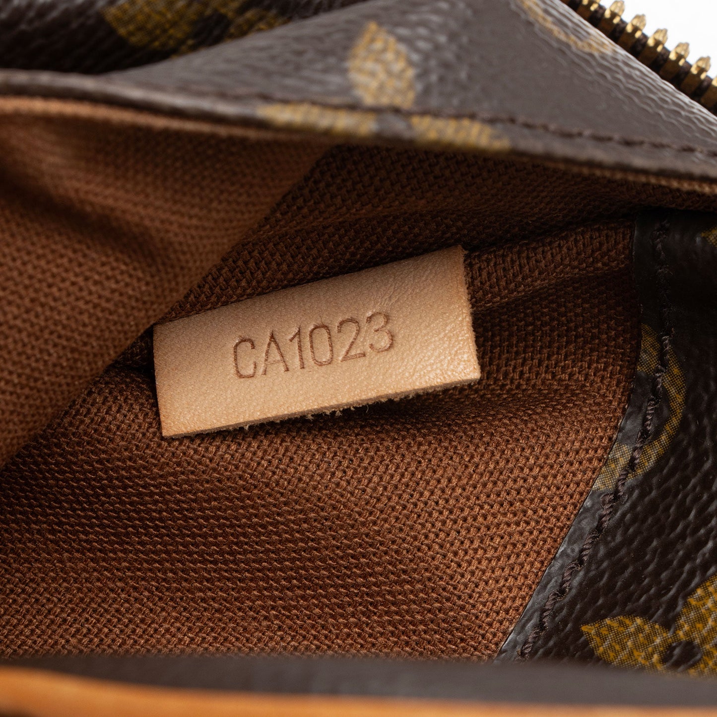 Louis Vuitton Vintage Monogram Canvas Pochette Gange Sling Bag (SHF-3940G2)