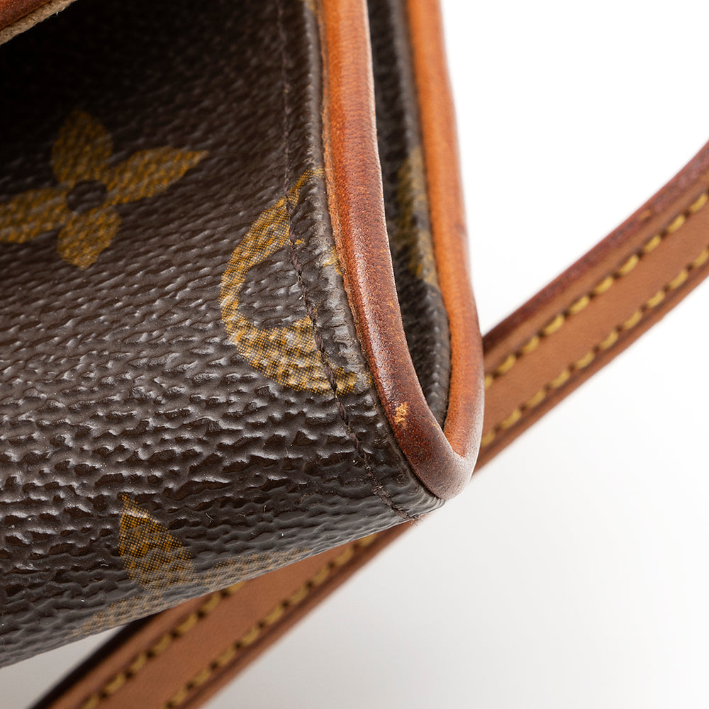 Louis Vuitton Vintage Monogram Canvas Pochette Twin GM Shoulder Bag (SHF-23937)
