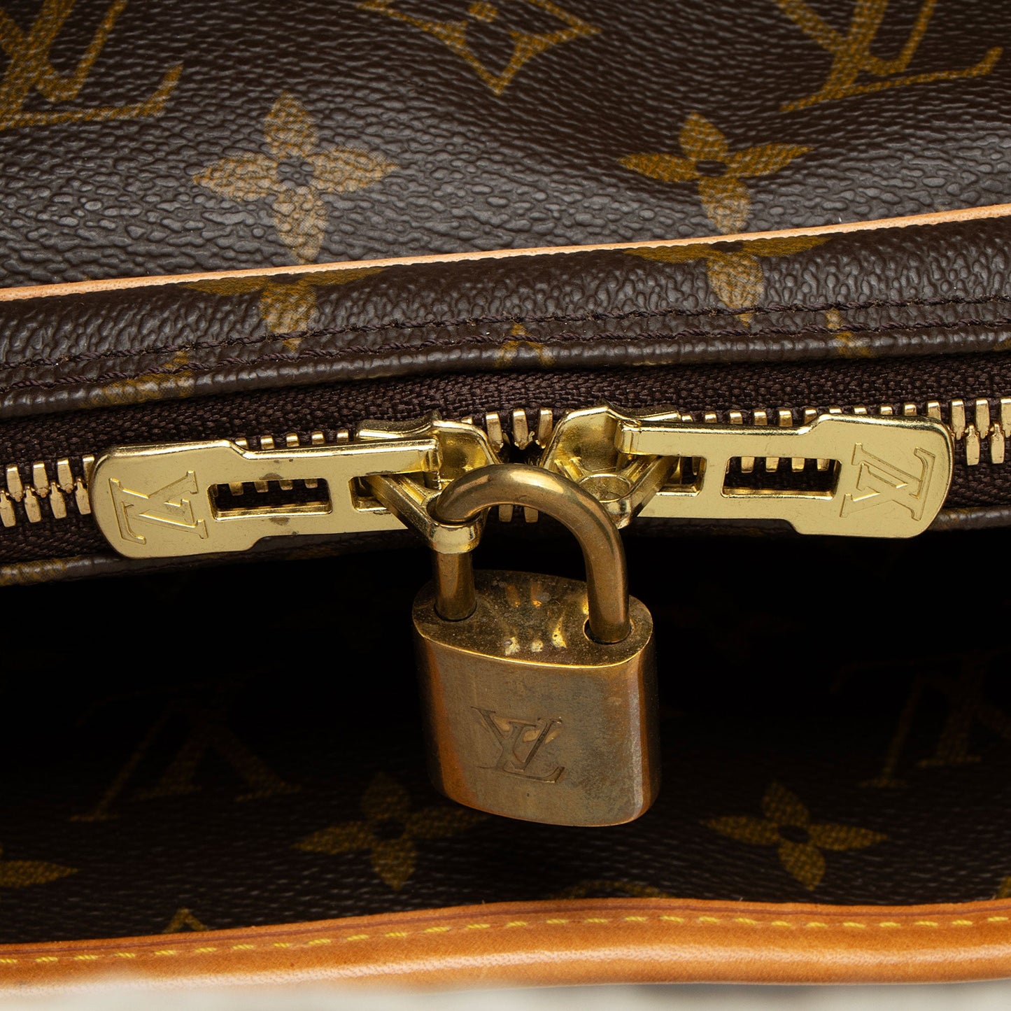 Louis Vuitton Vintage Monogram Canvas Rivoli Briefcase (SHF-KiNOlo)