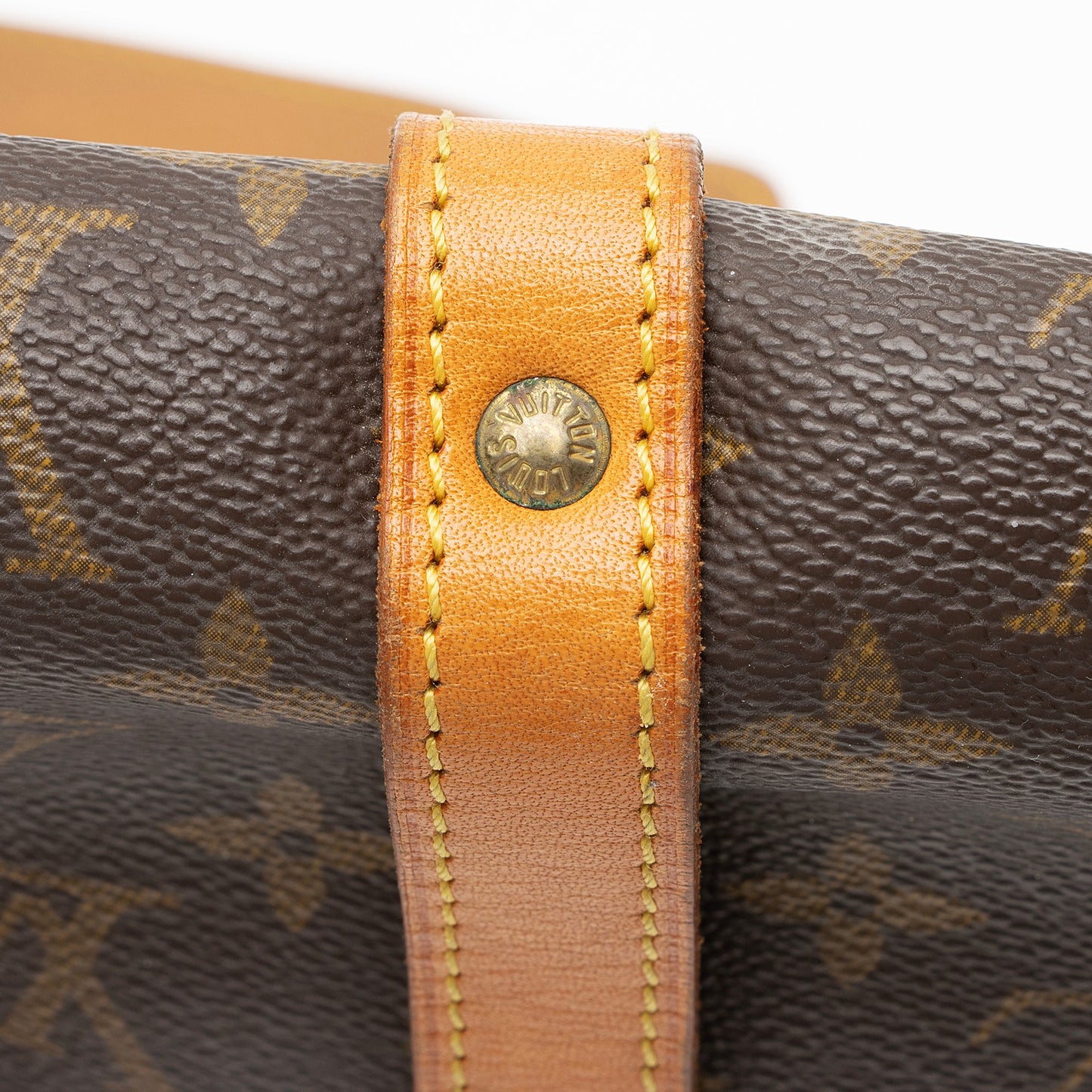 Louis Vuitton Vintage Monogram Canvas Saumur 30 Messenger Bag (SHF-qN3Go7)
