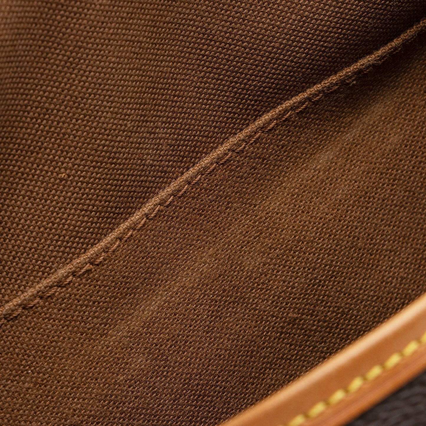 Louis Vuitton Vintage Monogram Canvas Saumur 30 Messenger Bag (SHF-F6ygbP)