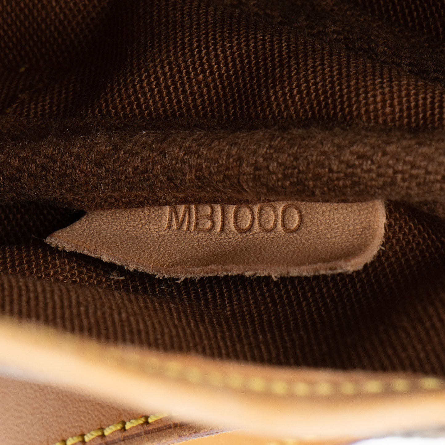 Louis Vuitton Vintage Monogram Canvas Saumur 30 Messenger (SHF-jWAQc2)