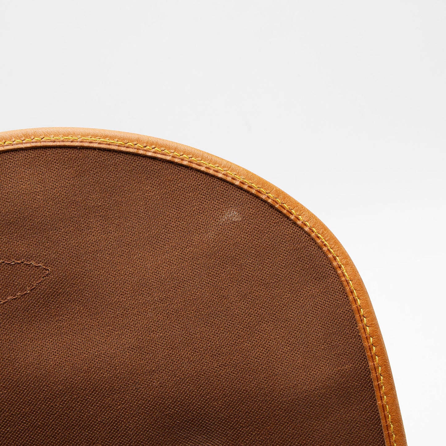 Louis Vuitton Vintage Monogram Canvas Saumur 30 Messenger (SHF-jWAQc2)