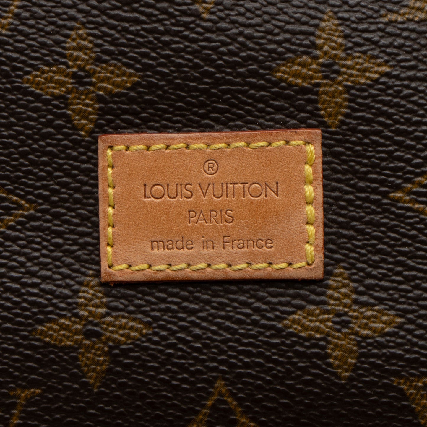 Louis Vuitton Vintage Monogram Canvas Saumur 30 Messenger (SHF-jWAQc2)