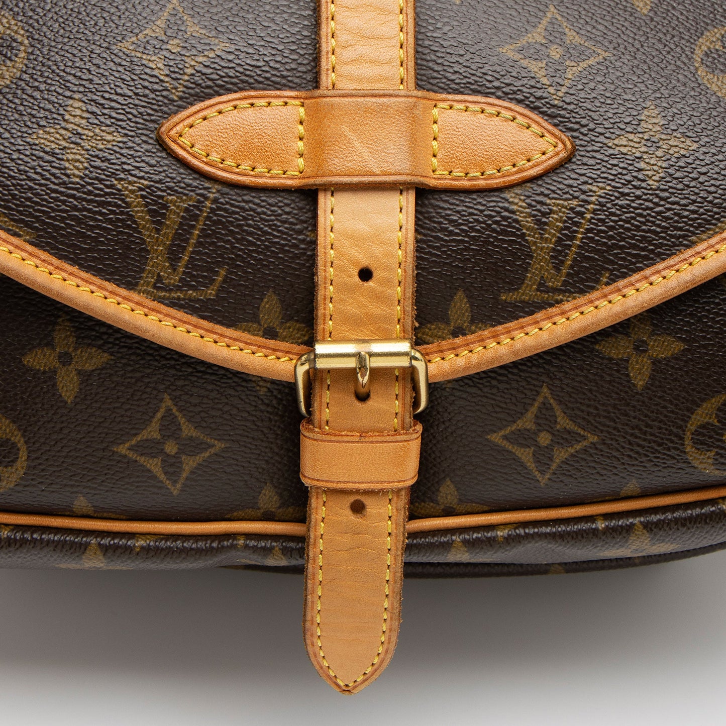 Louis Vuitton Vintage Monogram Canvas Saumur 30 Messenger (SHF-tbHDSP)