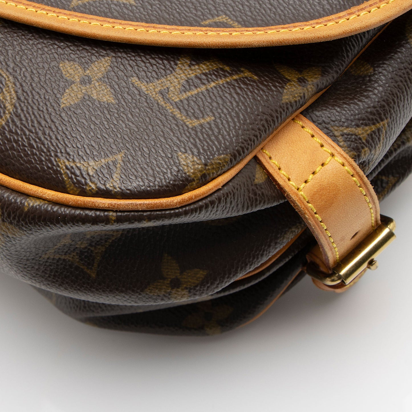 Louis Vuitton Vintage Monogram Canvas Saumur 30 Messenger (SHF-tbHDSP)