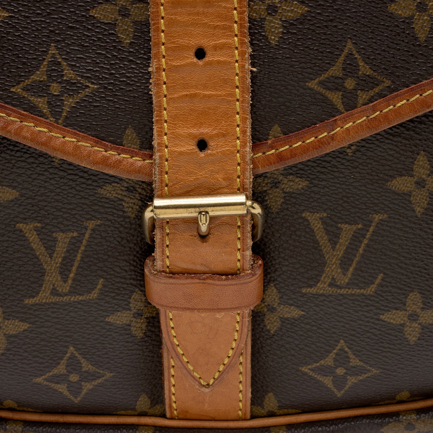 Louis Vuitton Vintage Monogram Canvas Saumur 35 Messenger Bag (SHF-Tk3PjK)