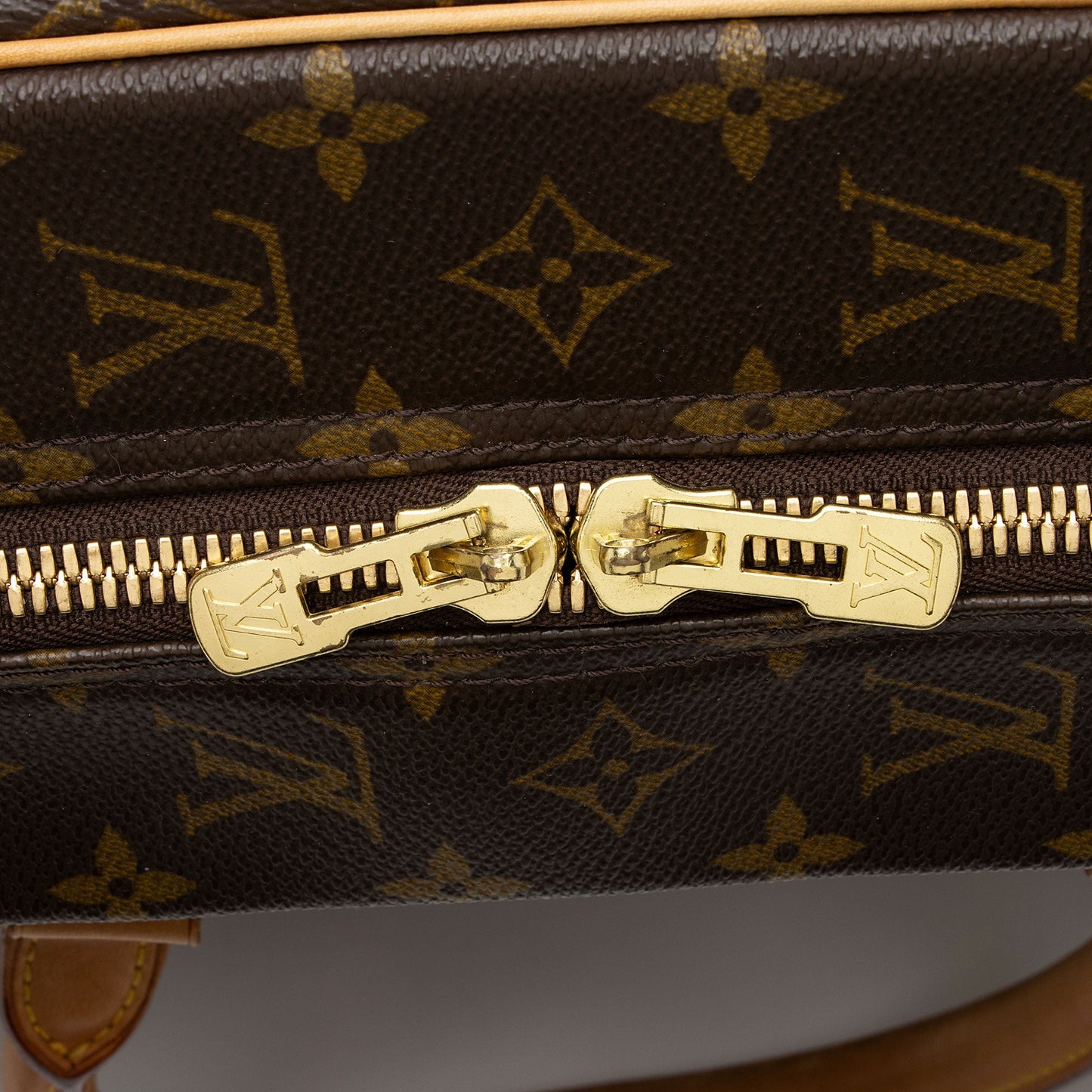 Louis Vuitton Vintage Monogram Canvas Sirius 55 Weekender (SHF-8a2KX4)