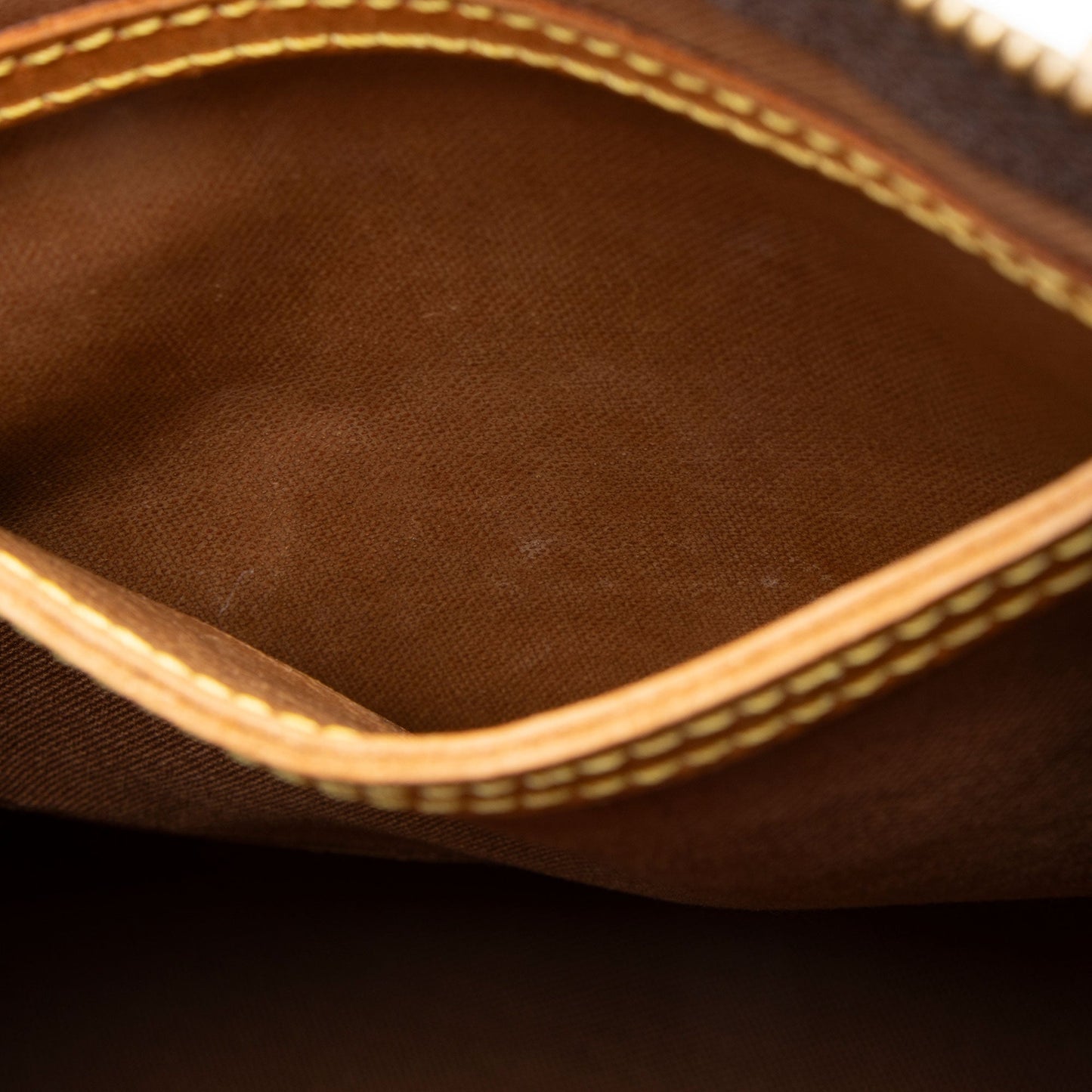 Louis Vuitton Vintage Monogram Canvas Speedy 30 Satchel (SHF-l6hnvV)