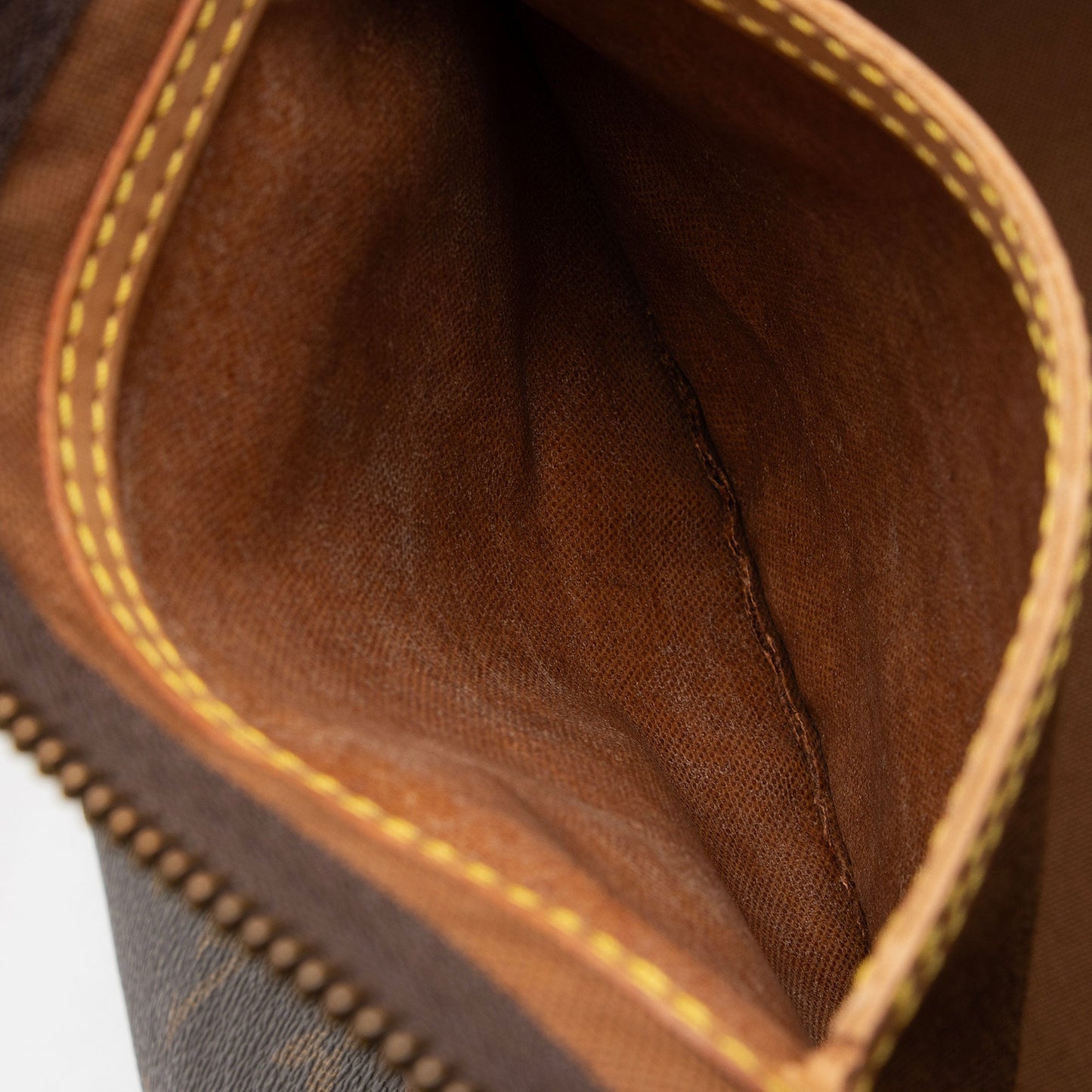 Louis Vuitton Vintage Monogram Canvas Speedy 40 Satchel (SHF-9L1Ijf)