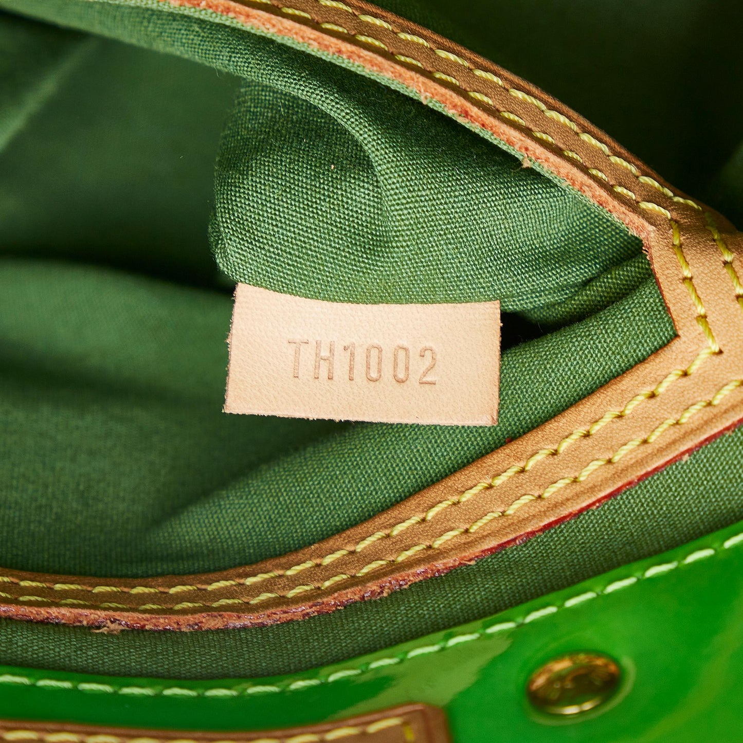 Louis Vuitton x Robert Wilson Monogram Vernis Fluo Reade PM (SHG-OK9ng3)