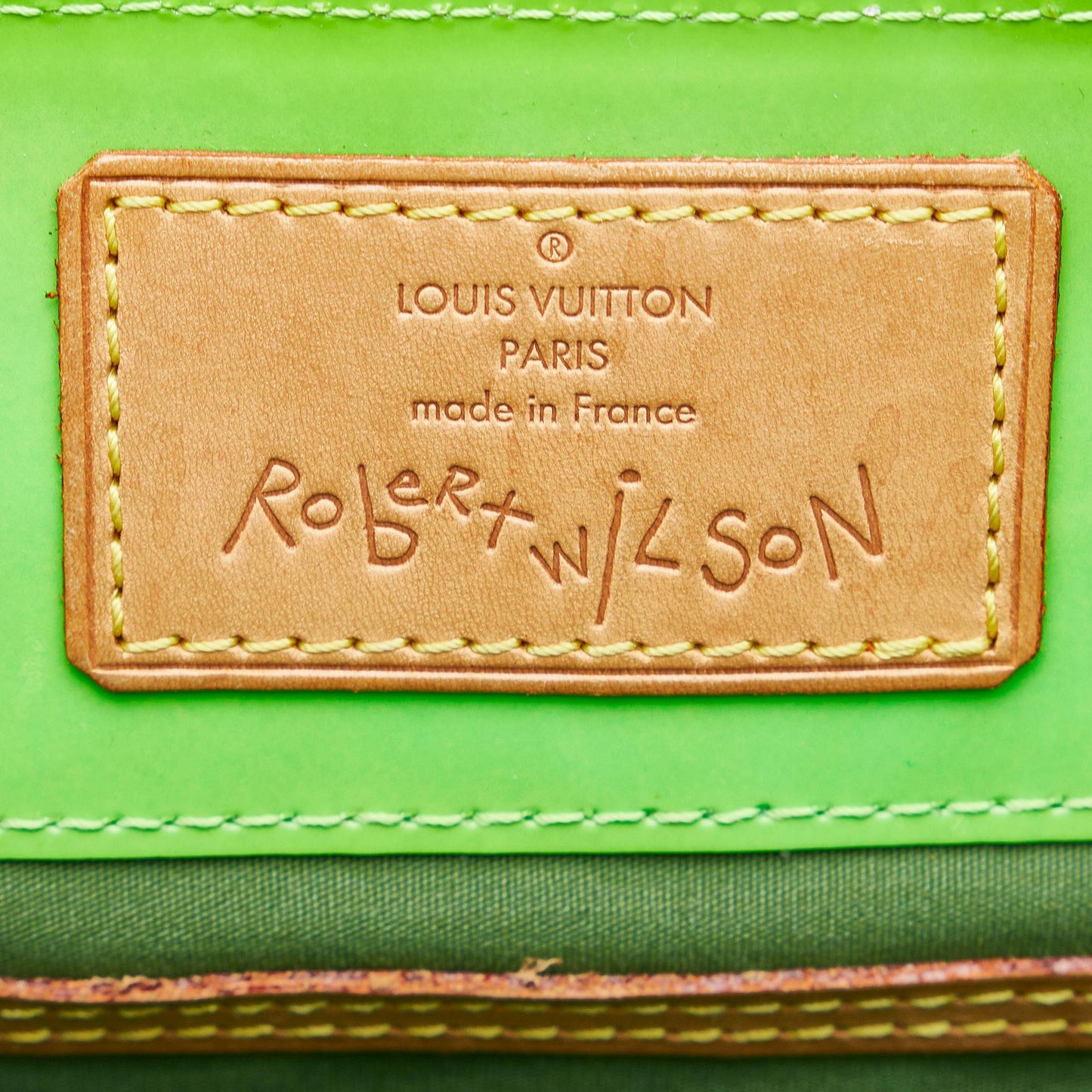 Louis Vuitton x Robert Wilson Monogram Vernis Fluo Reade PM (SHG-OK9ng3)