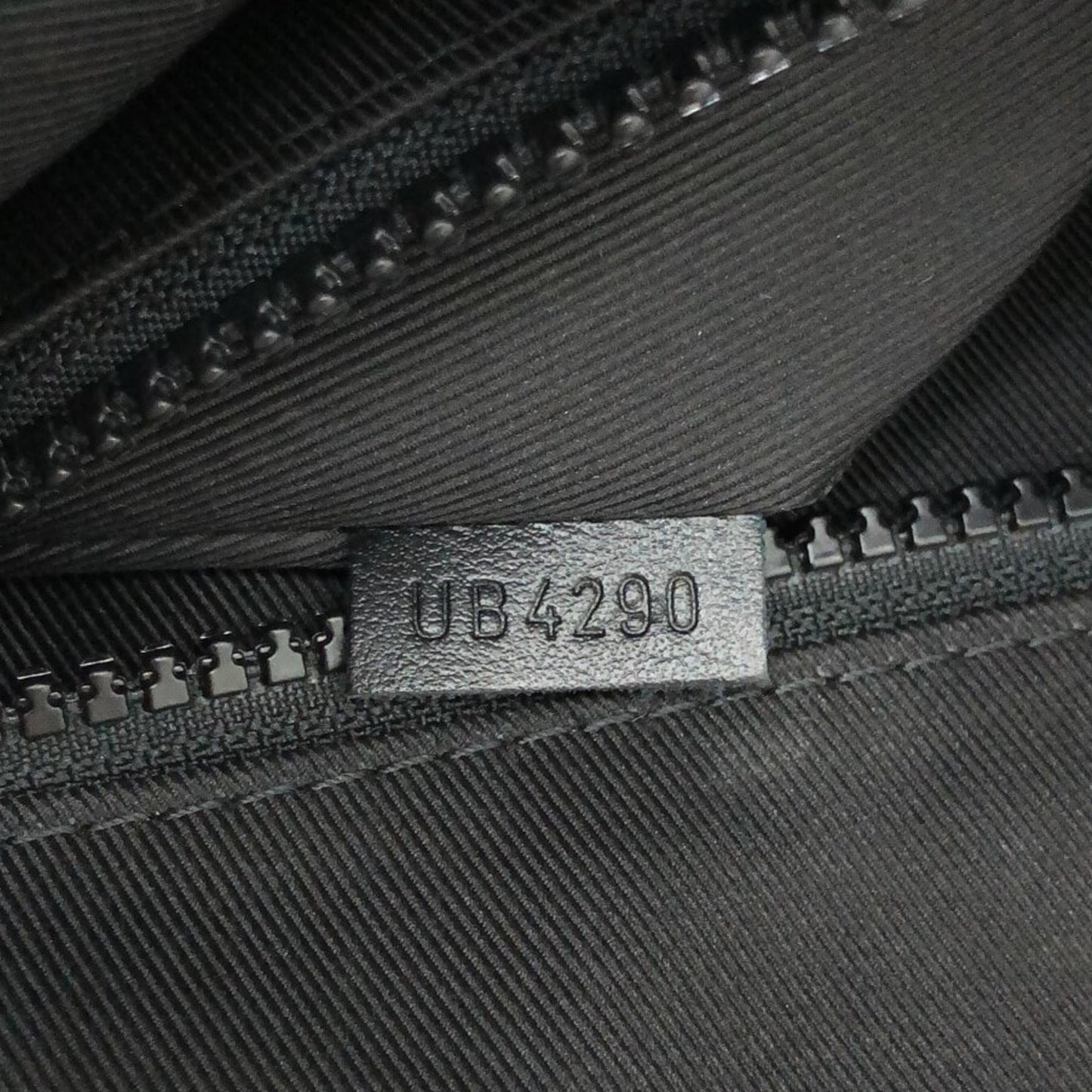 Louis Vuitton x Virgil Abloh Monogram Zoooom With Friends Sac Plat (SHG-Gnx5yd)