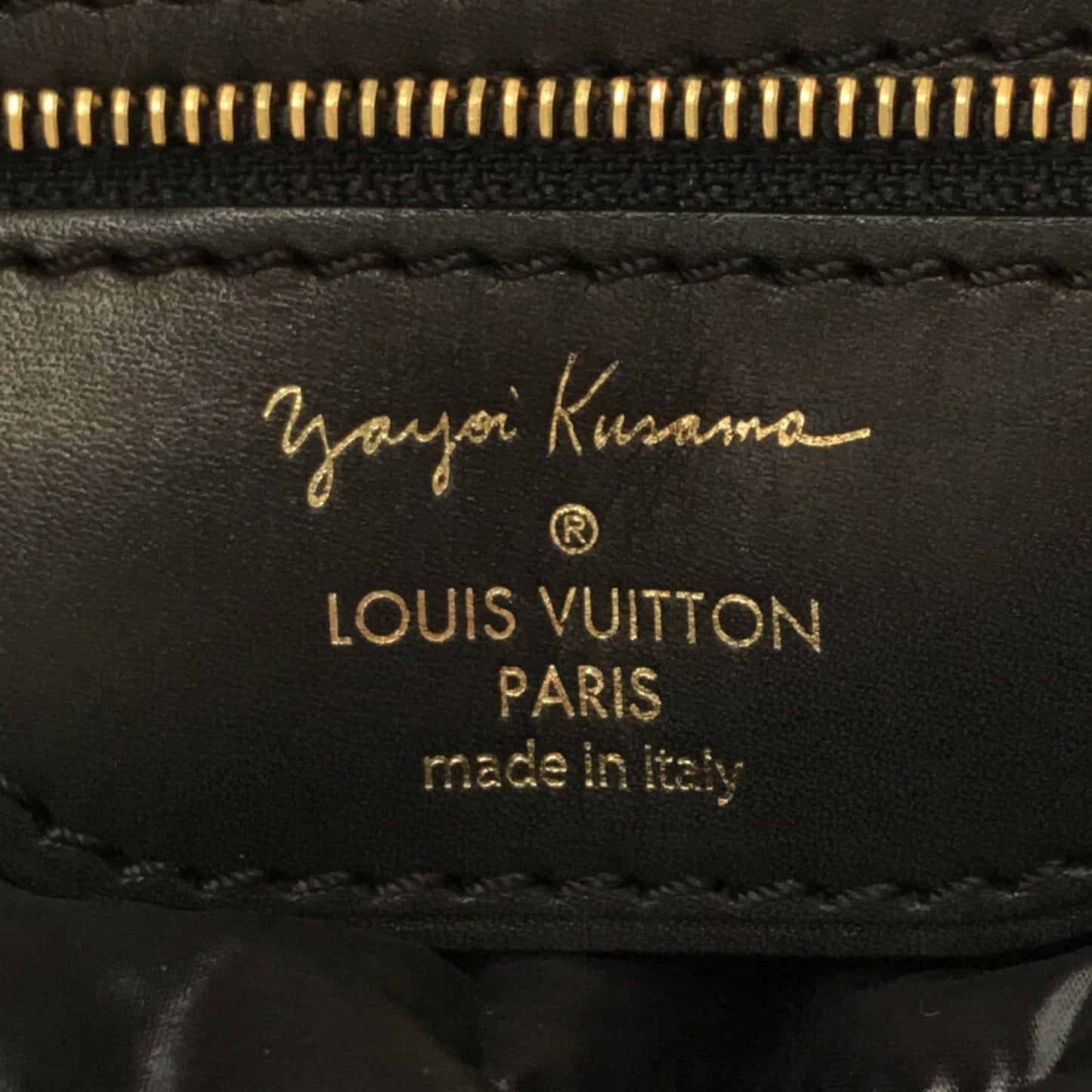 Louis Vuitton x Yayoi Kusama Monogram Infinity Dots Lockit Vertical MM (SHG-t3OX0e)