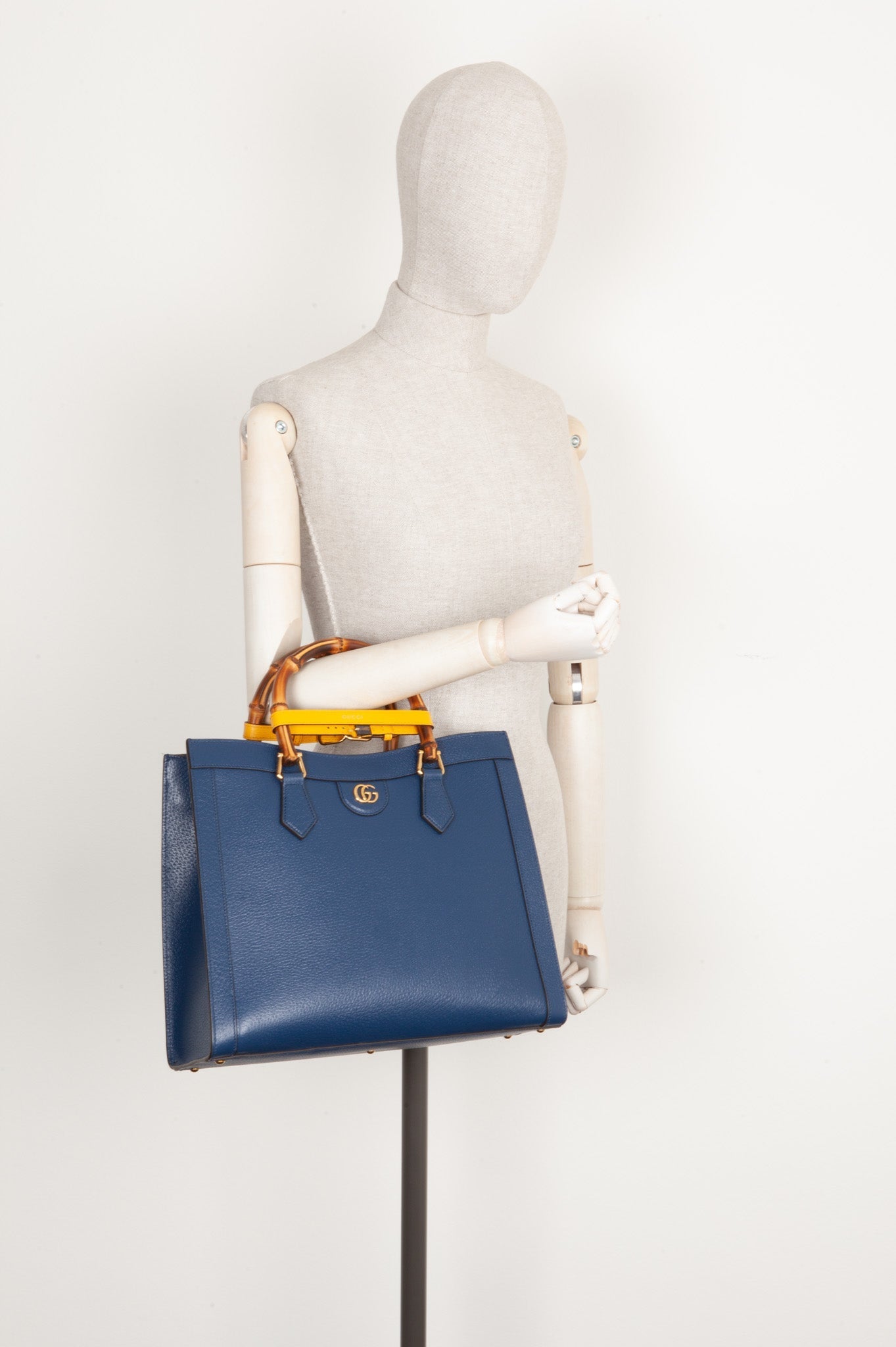Luxury Gucci Trending 2025 Diana Bag Medium Blue