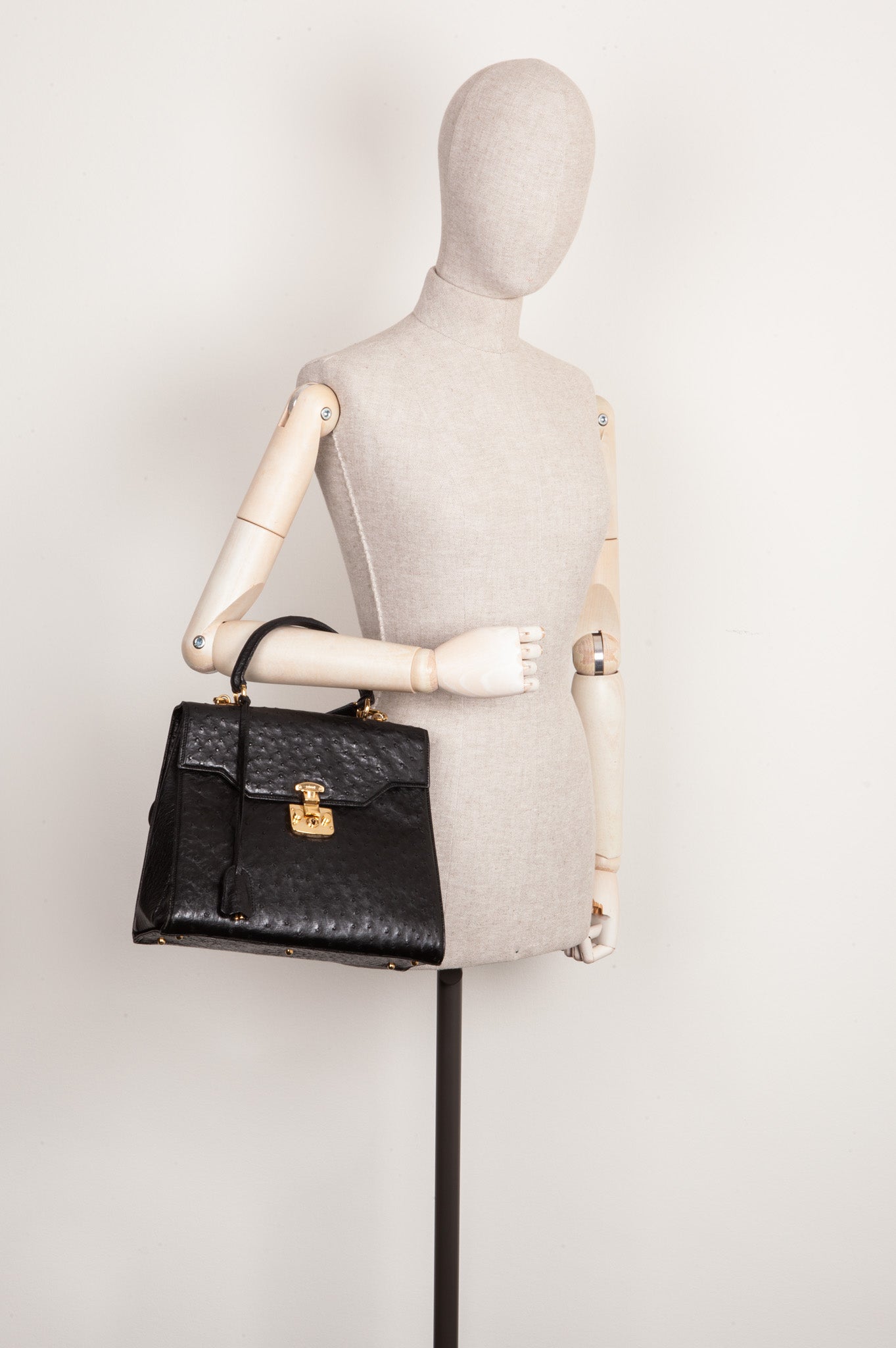 Luxury Gucci Trending 2025 Vintage Lady Lock Bag Ostrich Black