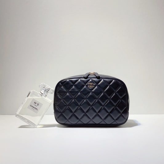 No.3524-Chanel Lambskin Large Cosmetic Pouch (Unused / 未使用品)