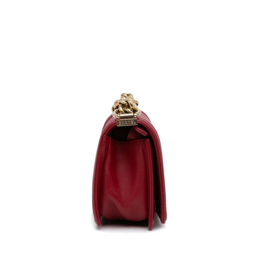 Luxury Chanel Boy Flap Medium Red Chevron Lambskin Gold