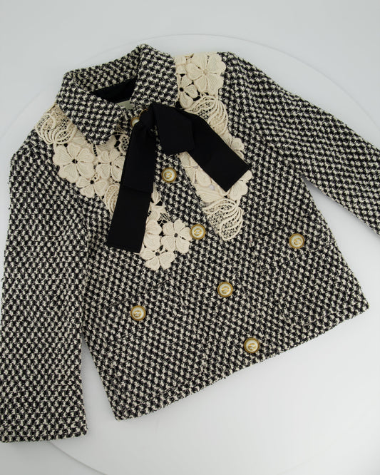 Luxury Gucci Black and White Tweed Jacket with Lace Detail and GG Buttons Size IT 36 (UK 4)