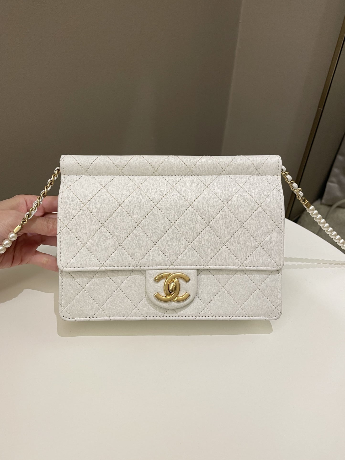 Luxury Chanel Pearl Chain Flap Bag White Stiff Lambskin