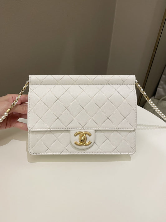 Luxury Chanel Pearl Chain Flap Bag White Stiff Lambskin